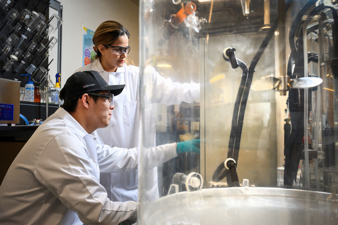 students working in a lab