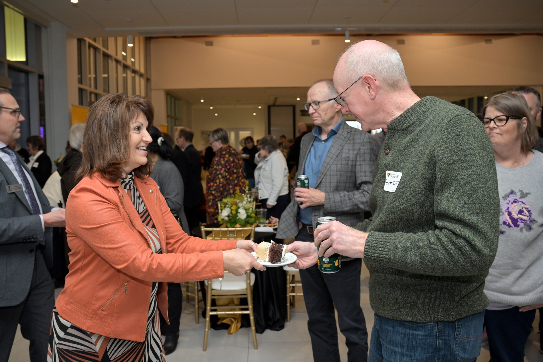 alumni and friends share cake