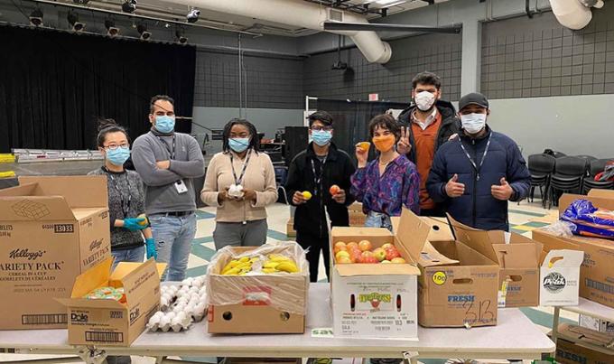Feeding Knowledge volunteers