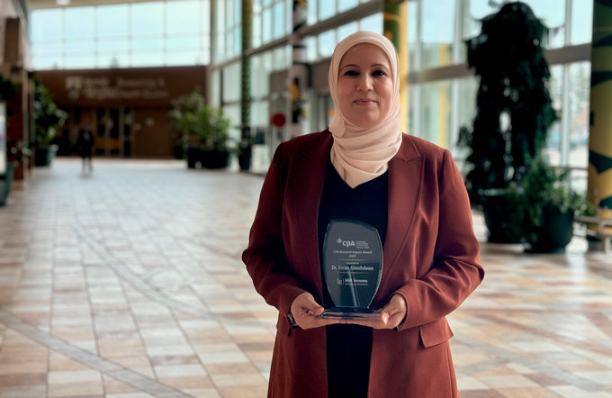 eman almehdawe holding award
