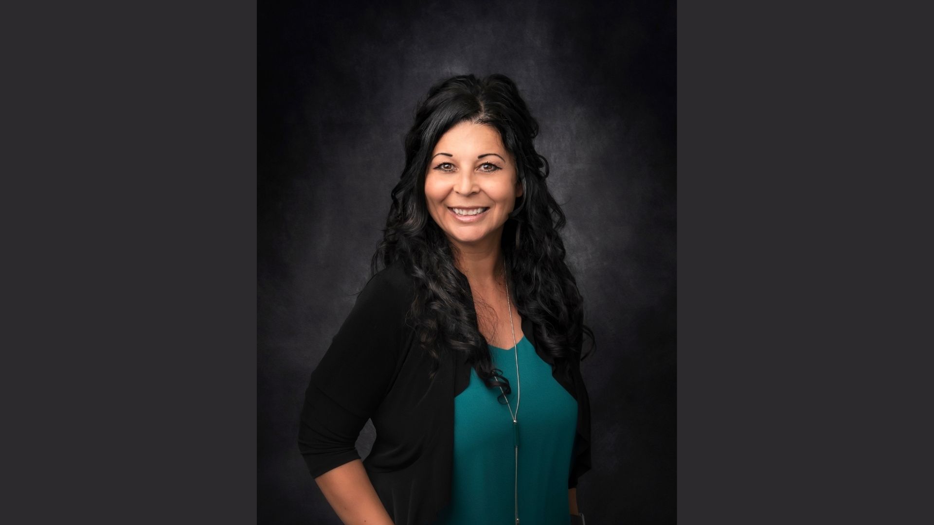 Bonnie Novotny posts for picture