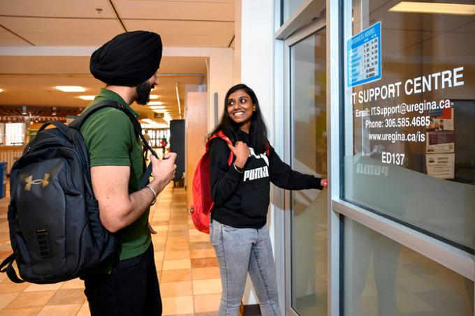 students at IT Support door