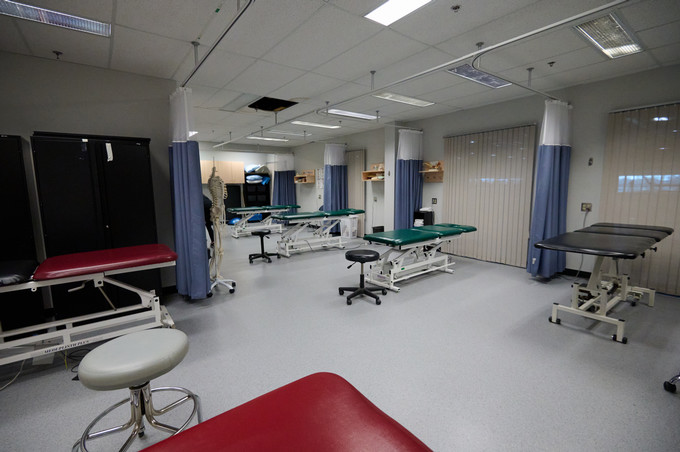 Wide angle picture of the entire clinic treatment space