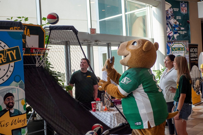 U of R mascot in orientation career fair