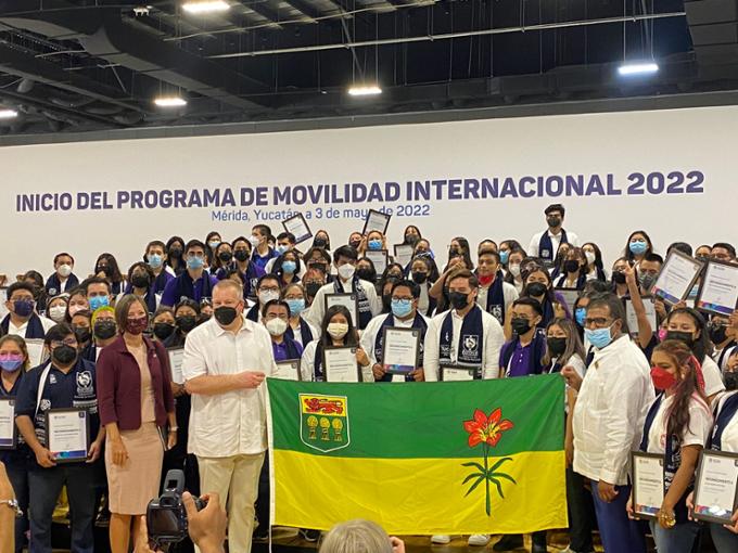 Advanced Education Minister Gene Makowsky with Haroon Chaudhry and students from Universidad Autónoma de Yucatan
