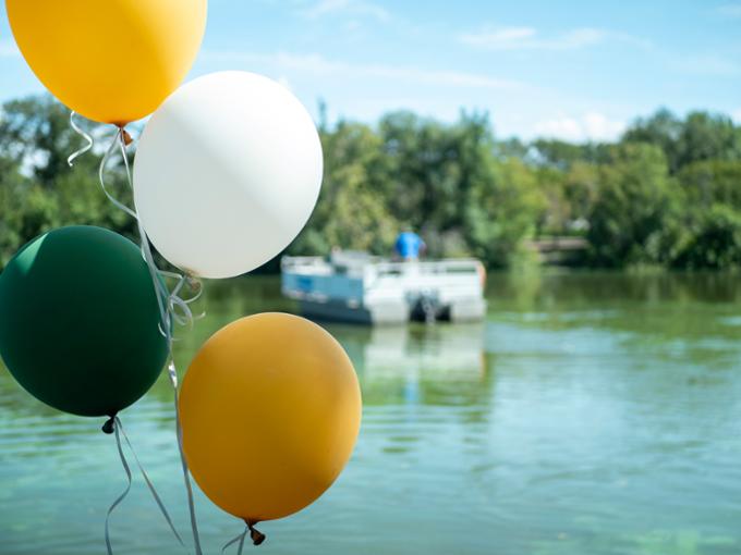 U of R themed balloons in a park