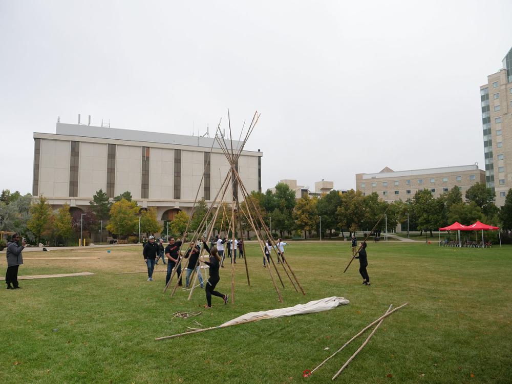 Adding and tying the other poles. Credit: University Advancement and Communications.