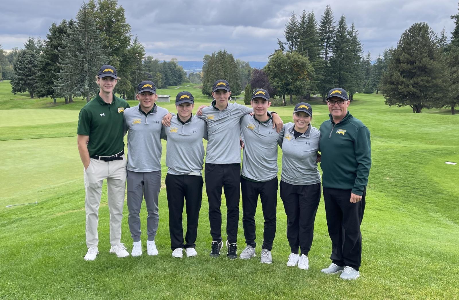 Team of golfers posing for a photo