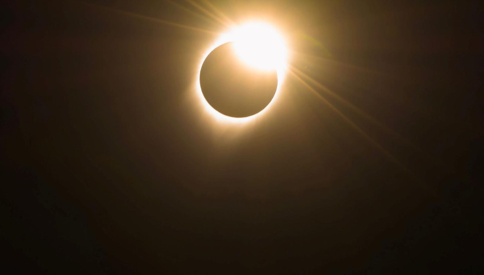image of a solar eclipse