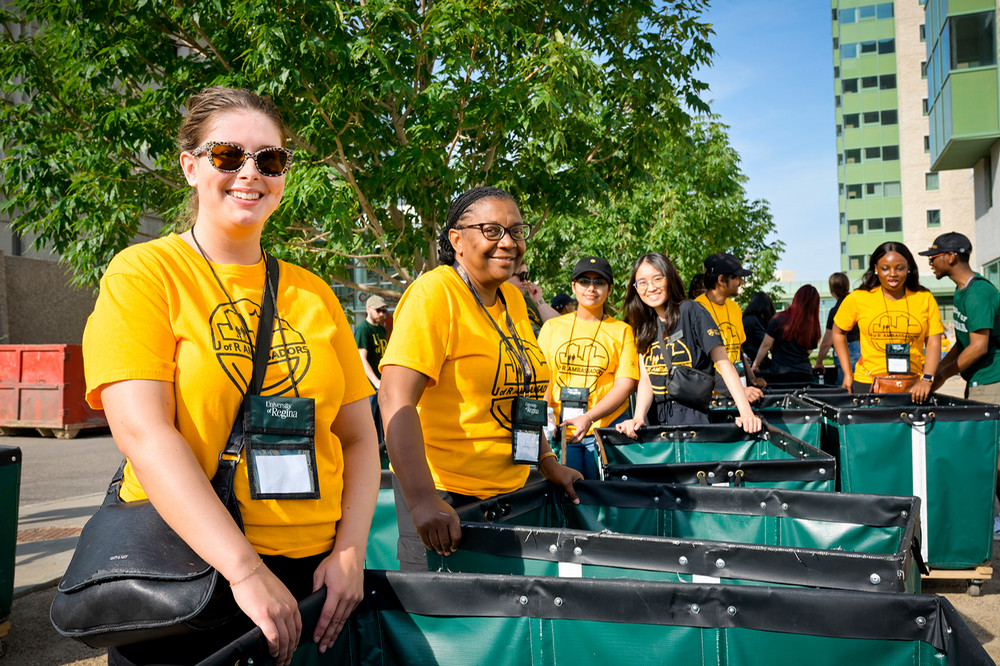 Al group of students gather on the campus green.