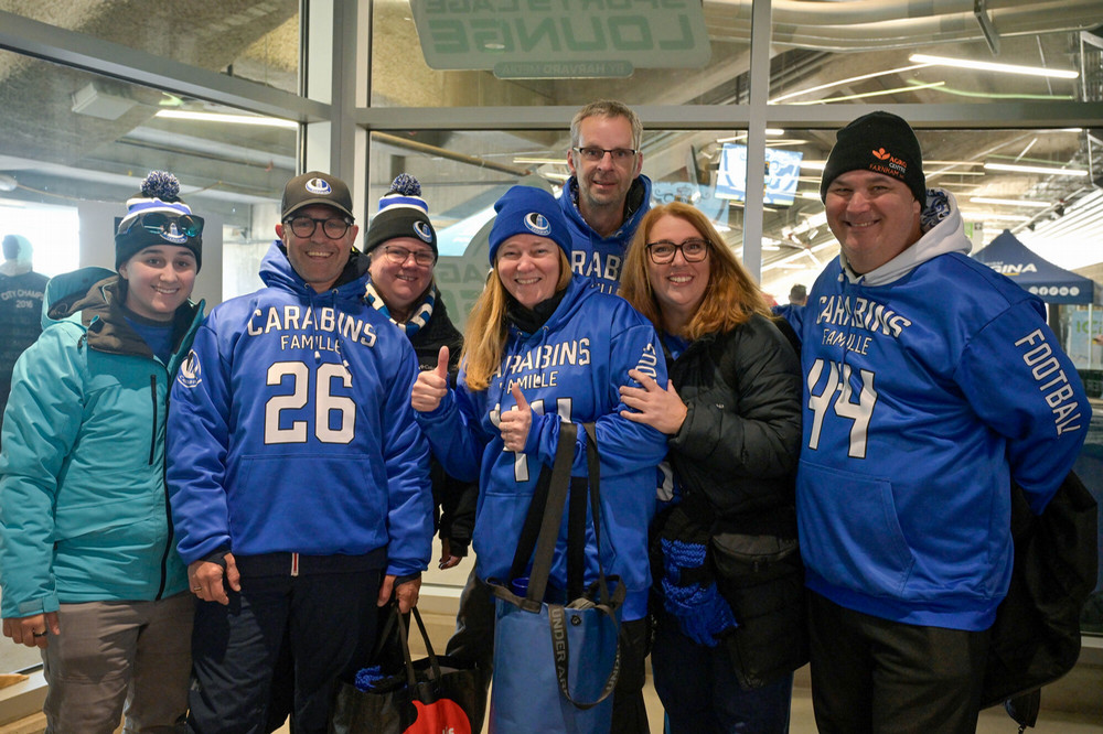 A group of people pose for a photo in the Montreal Carabins jerseys